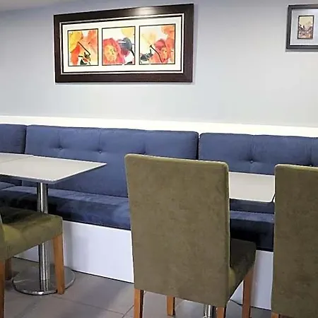 马托西纽什塞纽尔德酒店 2* 马托西纽什