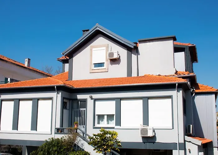 Senhor De מלון 2*